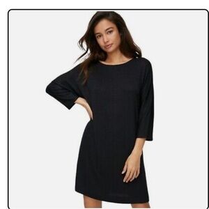 Wilfred Free Cober dress with 3/4 sleeves. Black, size M. It has pockets!